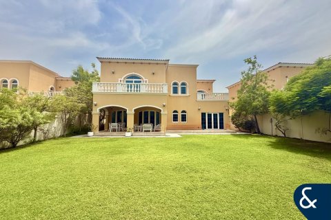 Villa in Jumeirah Park, Dubai, UAE 5 bedrooms, 452 sq.m. № 668405 - photo 1