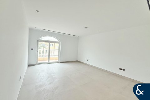 Villa in Jumeirah Park, Dubai, UAE 5 bedrooms, 452 sq.m. № 668405 - photo 9