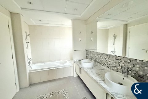 Villa in Jumeirah Park, Dubai, UAE 5 bedrooms, 452 sq.m. № 668405 - photo 6