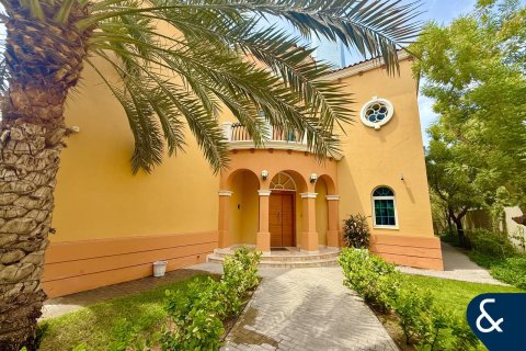 Villa in Jumeirah Park, Dubai, UAE 5 bedrooms, 452 sq.m. № 668405 - photo 2
