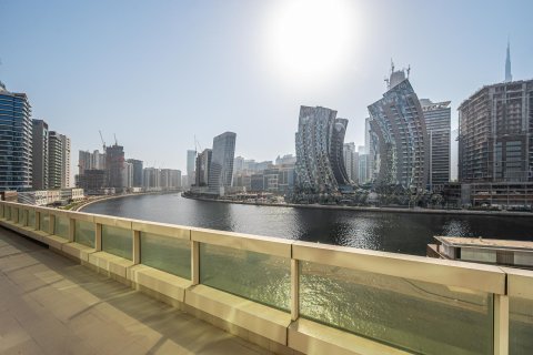 Apartment in Business Bay, Dubai, UAE 1 bedroom, 119.75 sq.m. № 748491 - photo 19