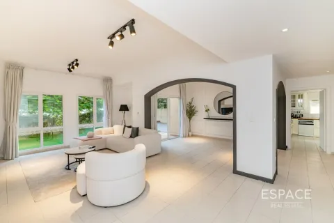 Meadows、Dubai、UAE にあるヴィラの賃貸物件 5ベッドルーム、353 m2、No650028 - 写真 2