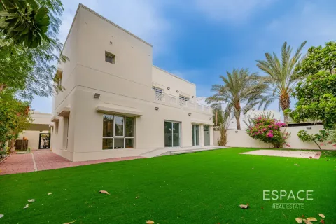 Meadows、Dubai、UAE にあるヴィラの賃貸物件 5ベッドルーム、369 m2、No650024 - 写真 1