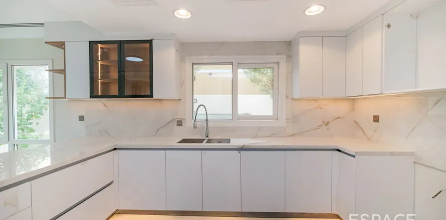 Vila di Meadows, Dubai, UAE 5 bilik tidur, 369 meter persegi № 650024