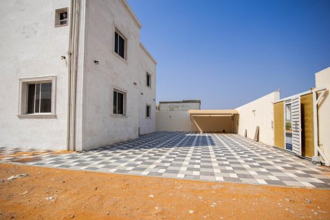 Villa te koop in Al Dhait, Ras Al Khaimah, VAE 5 slaapkamers, 1115 vr.m., nr 656886 - foto 2