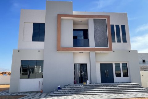Villa te koop in Al Dhait, Ras Al Khaimah, VAE 5 slaapkamers, 1394 vr.m., nr 656888 - foto 2