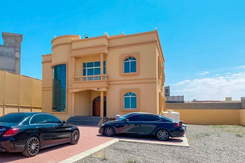 Villa à vendre à  Al Riffa, Ras Al Khaimah, EAU 6 chambres, 1394 m2 № 656889 - photo 1