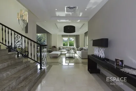Villa te koop in Jumeirah Islands, Dubai, VAE 4 slaapkamers, 492 vr.m., nr 737785 - foto 2