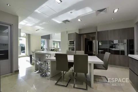 Villa te koop in Jumeirah Islands, Dubai, VAE 4 slaapkamers, 492 vr.m., nr 737785 - foto 7