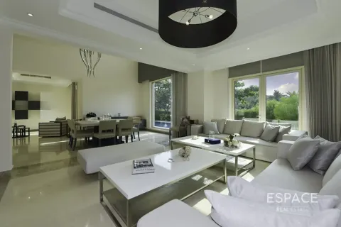Villa te koop in Jumeirah Islands, Dubai, VAE 4 slaapkamers, 492 vr.m., nr 737785 - foto 3