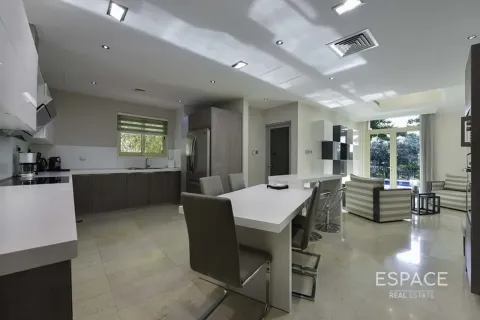 Villa te koop in Jumeirah Islands, Dubai, VAE 4 slaapkamers, 492 vr.m., nr 737785 - foto 6