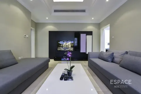 Villa te koop in Jumeirah Islands, Dubai, VAE 4 slaapkamers, 492 vr.m., nr 737785 - foto 8