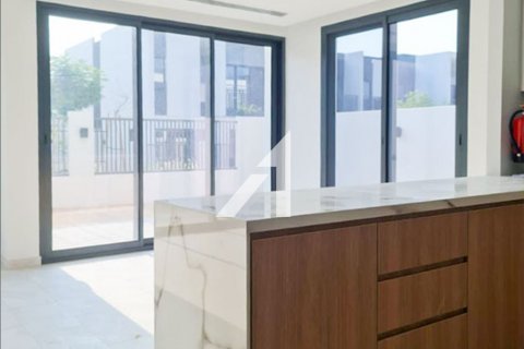 Vilë në Dubai Land, Emiratet e Bashkuara Arabe 4 dhoma gjumi, 230 m2. № 634421 - Foto 9