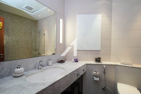 Apartment in DIFC, Dubai, UAE 1 room, 73.8 sq.m. № 634423 - photo 11