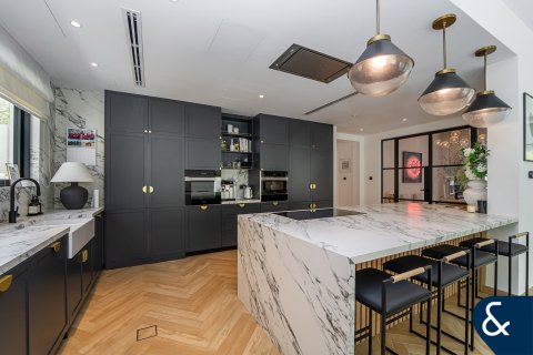 Villa in vendita a Dubai Sports City, Dubai, EAU 5 camere da letto, 418 mq. № 667769 - foto 5