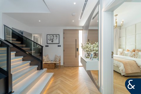 Villa in vendita a Dubai Sports City, Dubai, EAU 5 camere da letto, 418 mq. № 667769 - foto 17