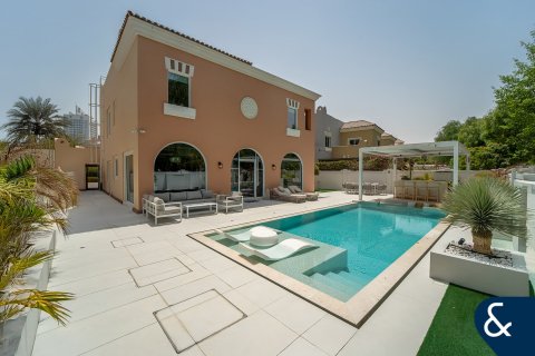 Villa in vendita a Dubai Sports City, Dubai, EAU 5 camere da letto, 418 mq. № 667769 - foto 1