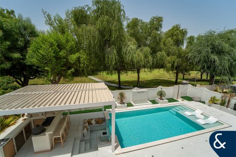 Villa in vendita a Dubai Sports City, Dubai, EAU 5 camere da letto, 418 mq. № 667769 - foto 2