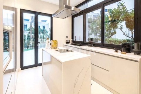 Vilă de vânzare în Palm Jumeirah, Dubai, EAU 5 dormitoare, 303 mp.  №714812 - poză 6