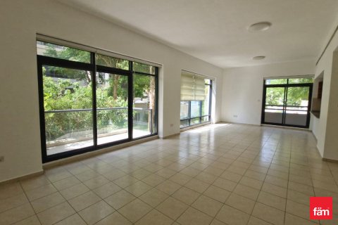 آپارتمان برای اجاره در Dubai، امارات متحده عربی 4 خوابه ، 215.8 متر مربع ، شماره 710700 - تصویر 2