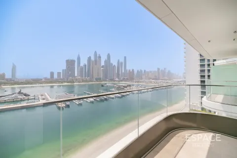 Apartment in Dubai Harbour, UAE 2 bedrooms, 107 sq.m. № 650214 - photo 1