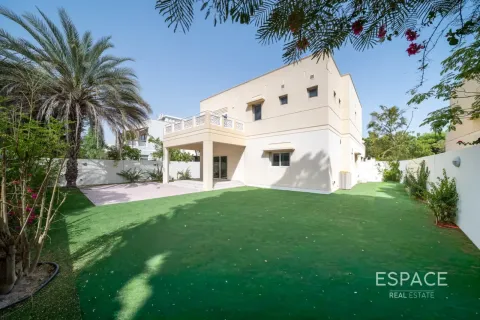 Villa in Meadows, Dubai, UAE 4 bedrooms, 373 sq.m. № 650217
