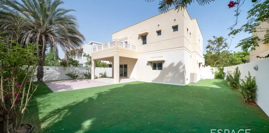 Villa in Meadows, Dubai, UAE 4 bedrooms, 373 sq.m. № 650217
