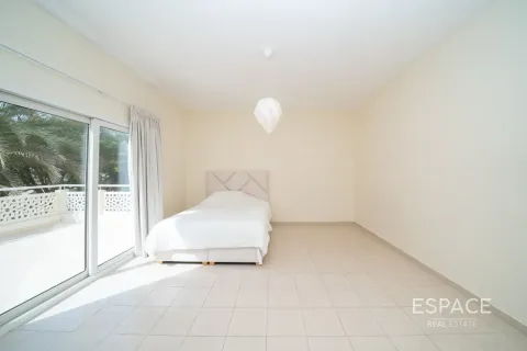 Villa in Meadows, Dubai, UAE 4 bedrooms, 373 sq.m. № 650217 - photo 15
