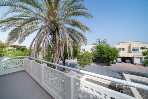 Villa in Meadows, Dubai, UAE 4 bedrooms, 373 sq.m. № 650217 - photo 19