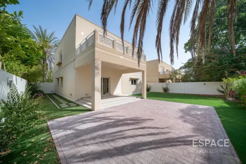 Villa in Meadows, Dubai, UAE 4 bedrooms, 373 sq.m. № 650217 - photo 20