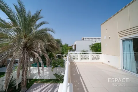 Villa in Meadows, Dubai, UAE 4 bedrooms, 373 sq.m. № 650217 - photo 18