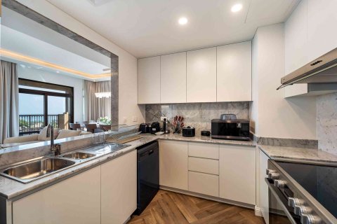 Apartment in Umm Suqeim, Dubai, UAE 3 bedrooms, 171 sq.m. № 707731 - photo 8