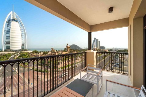 Apartment in Umm Suqeim, Dubai, UAE 3 bedrooms, 171 sq.m. № 707731 - photo 2