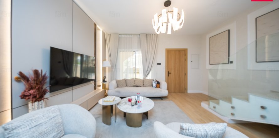 Vilë në Dubai, Emiratet e Bashkuara Arabe 4 dhoma gjumi, 125.2 m2. № 718924