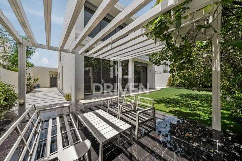 Villa in Dubai Hills Estate, Dubai, UAE 4 bedrooms, 451.14 sq.m. № 742932 - photo 25