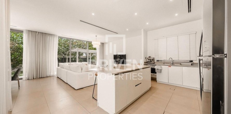 Villa in Dubai Hills Estate, Dubai, UAE 4 bedrooms, 451.14 sq.m. № 742932