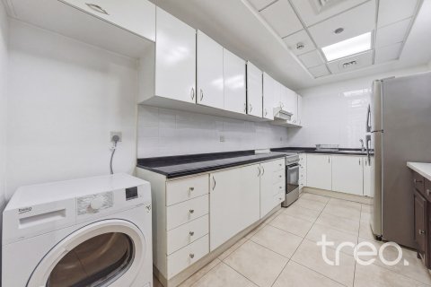 Apartment til salg i Dubai Sports City, Dubai, UAE 2 soveværelser, 126.63 kvm № 733986 - foto 11