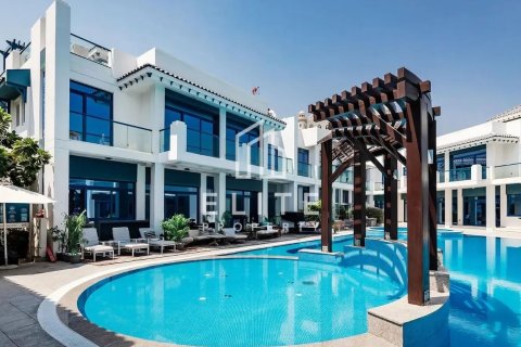 Vilë në Palm Jumeirah, Dubai, Emiratet e Bashkuara Arabe 4 dhoma gjumi, 357 m2. № 736463 - Foto 1