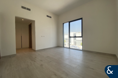 Huvila Al Furjan, Dubai, Arabiemiraatit 4 makuuhuonetta, 567 m2 № 667927 - kuva 13