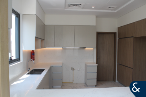 Huvila Al Furjan, Dubai, Arabiemiraatit 4 makuuhuonetta, 567 m2 № 667927 - kuva 6