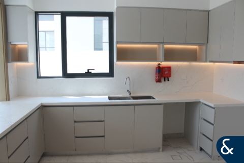 Huvila Al Furjan, Dubai, Arabiemiraatit 4 makuuhuonetta, 567 m2 № 667927 - kuva 5