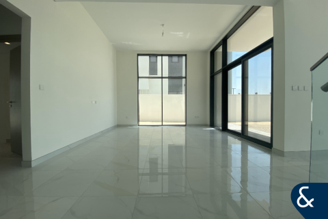 Huvila Al Furjan, Dubai, Arabiemiraatit 4 makuuhuonetta, 567 m2 № 667927 - kuva 7