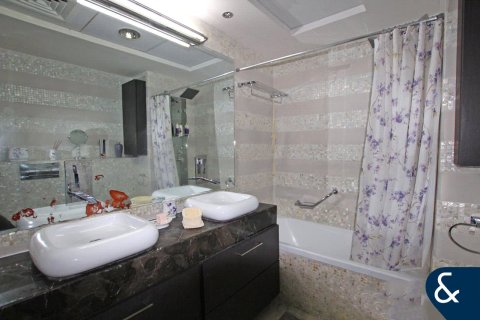 Apartman u gradu Jumeirah Lake Towers, Dubai, UAE 2 spavaće sobe, 160 m2 Br. 667924 - Slika 10