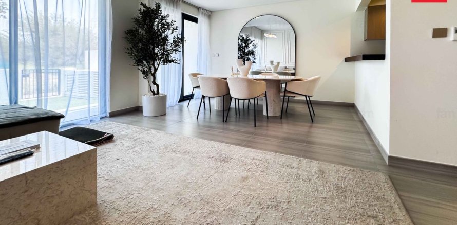 Villa in Dubai, VAE: 4 Schlafzimmer, 150 m2 Nr. 629461