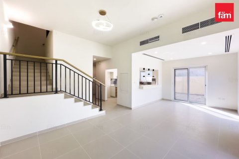 Casa urbana para arrendamento em Dubai, EAU 4 quartos, 227.1 m2 № 661734 - foto 2