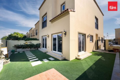 Casa urbana para arrendamento em Dubai, EAU 4 quartos, 227.1 m2 № 661734 - foto 1