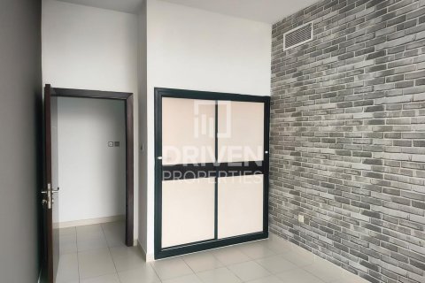 Apartment in Dubai Studio City, Dubai, UAE 3 bedrooms, 126 sq.m. № 653115 - photo 3