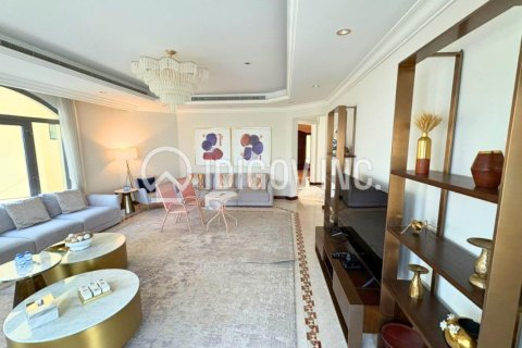 Villa in Palm Jumeirah, Dubai, UAE 5 bedrooms, 622 sq.m. № 647341 - photo 3