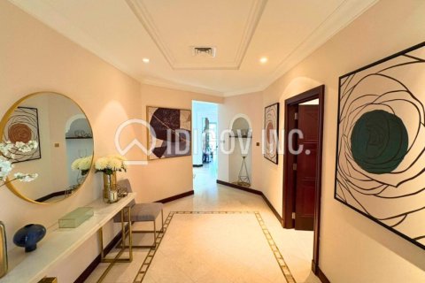 Villa in Palm Jumeirah, Dubai, UAE 5 bedrooms, 622 sq.m. № 647341 - photo 10