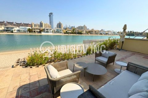 Villa in Palm Jumeirah, Dubai, UAE 5 bedrooms, 622 sq.m. № 647341 - photo 2